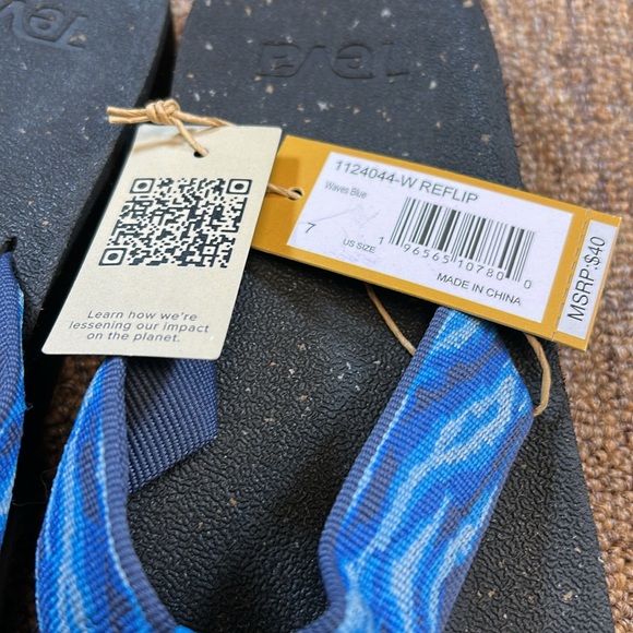 NWT Teva Women's ReFlip Flip Flops Waves Blue Womens Size 7 - Picture 2 of 4